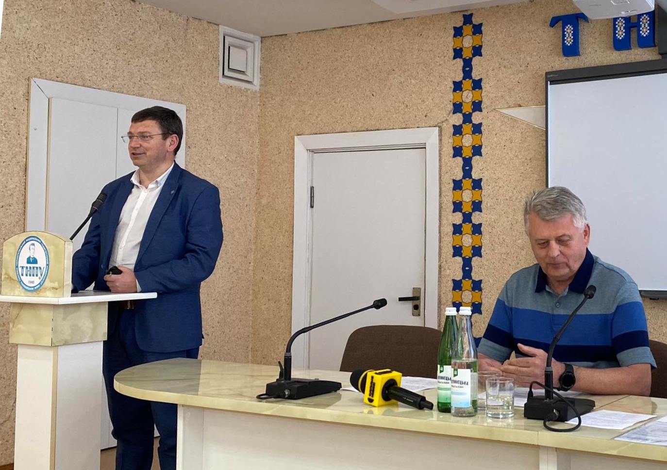 Виступає Богдан Буяк із вітальним словом